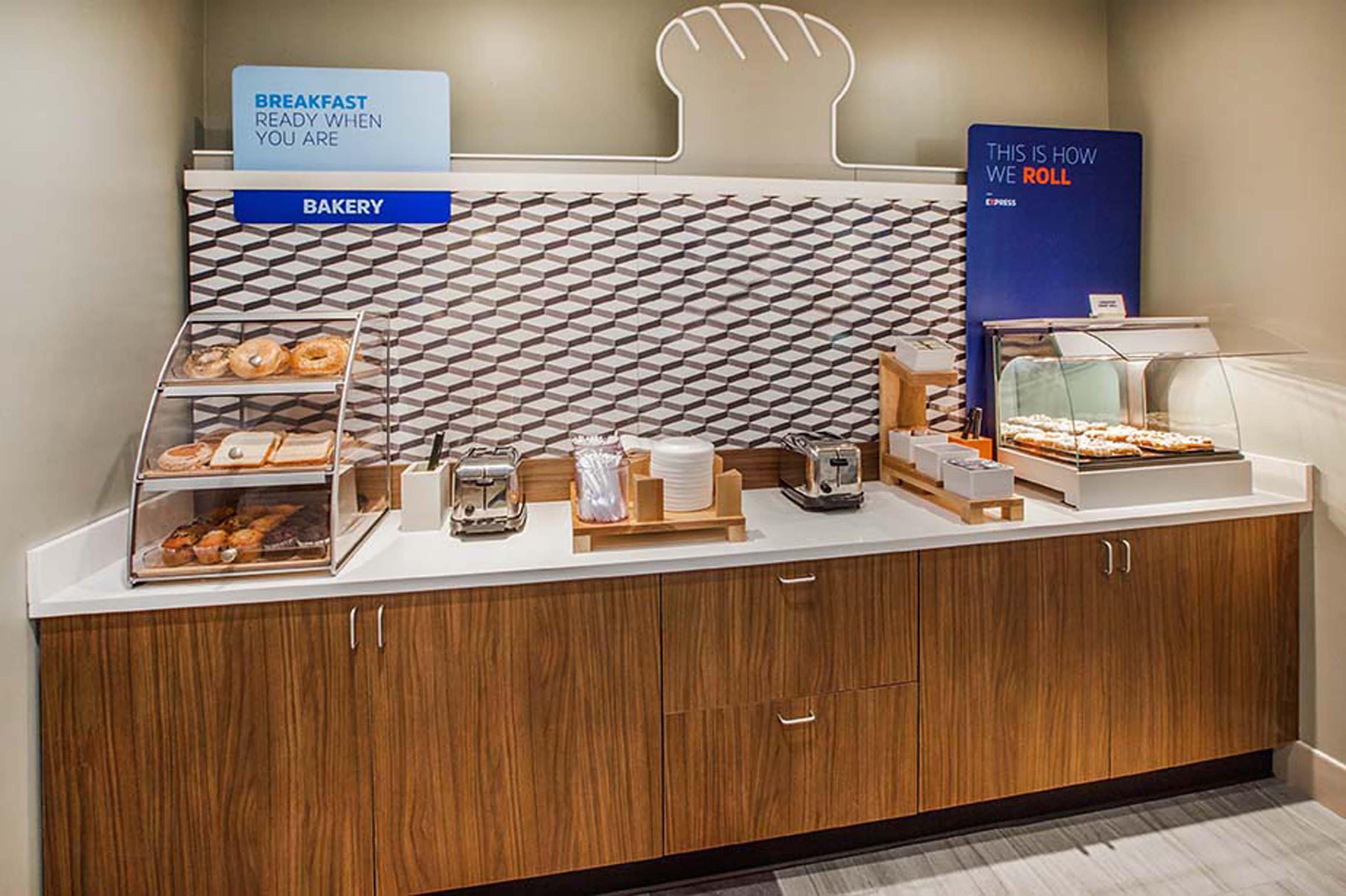 Holiday Inn Express Fargo Sw I94 Medical Center, An Ihg Hotel Extérieur photo